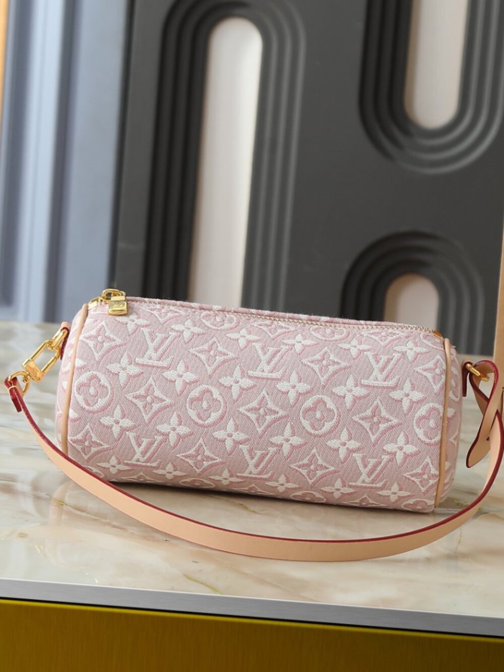 Louis Vuitton Chette Llon Bag